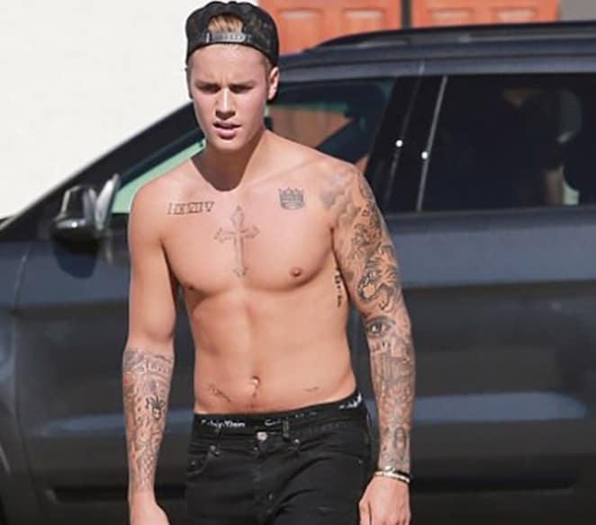 Vazam Fotos De Justin Bieber Pelado E Com O Microfone Na M O Confira