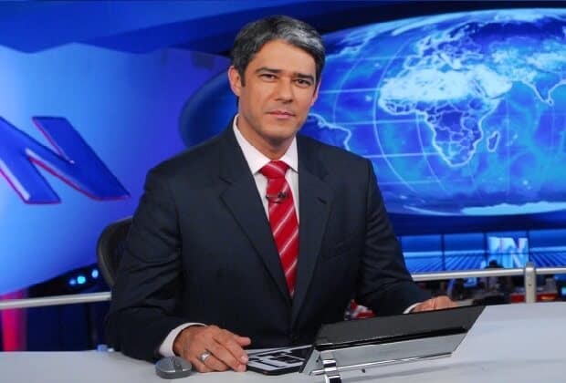 Namorada de William Bonner faz varredura nas redes sociais e some com fotos