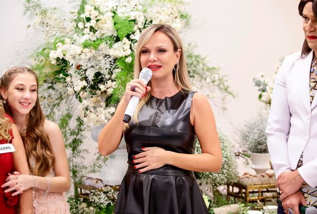 Eliana comemora nova alta de hospital com primeira foto da barriga: "Susto passou"
