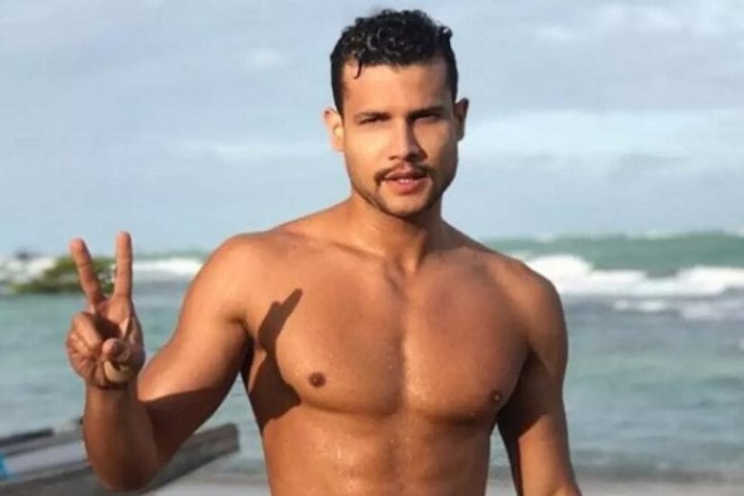 Israel Novaes Aparece De Cueca Branca Exibe Parte Do Corpo E Web