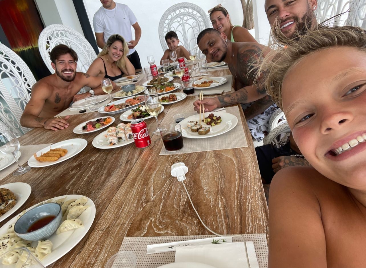 Neymar publica foto rara o filho e detalhe inacreditável chama a