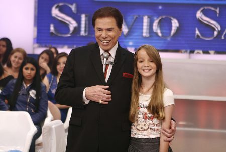 “Menina Fantasma” de Silvio Santos vira mulherão e sensualiza em fotos