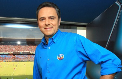 Luís Roberto quebra o protocolo e critica árbitro após expulsão