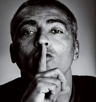 Romário beija loira em camarote da Sapucaí