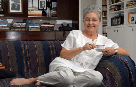 Longe das novelas, Maria Adelaide Amaral prepara supersérie para a Globo