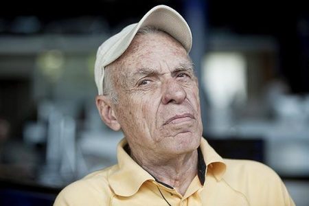 Silvio Luiz reclama da gritaria de André Henning durante jogo do Palmeiras