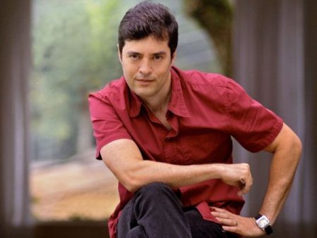 Tiago Santiago oferecerá roteiro de filme para Oprah Winfrey
