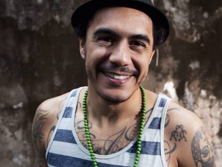 Marcelo D2 publica clique raro ao lado dos 4 filhos