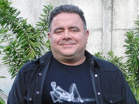 Leo Jaime faz aulas de balé e esbanja flexibilidade em fotos