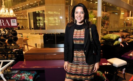 Ex-Record, Luciana Liviero reclama da GloboNews: “Só fala e mostra bloquinho de Carnaval!”