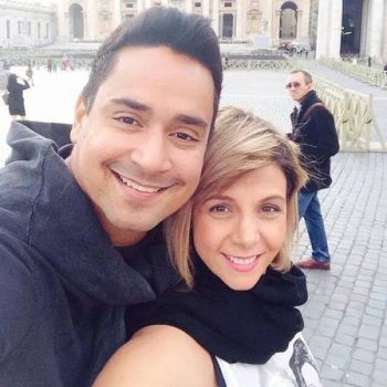 De toalha, Carla Perez recebe massagem do marido e dá o que falar; veja