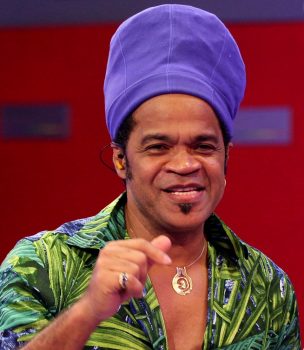 Carlinhos Brown fala da morte de Moraes Moreira e lamenta ausência de enterro com fãs