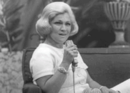 Reprodução/ R7 Hebe apresentado programa que levava seu nome na Record, em 1968
