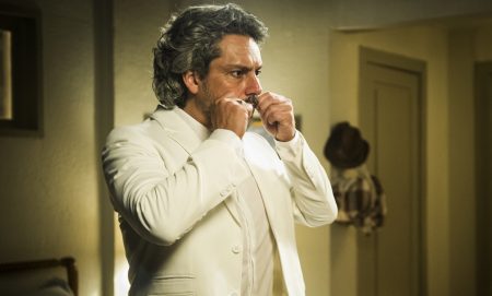 Império: Alexandre Nero revela detalhes sobre cena nu em riacho