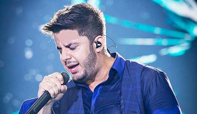 Cantor sertanejo Cristiano Araújo morre em acidente na estrada - Estradas