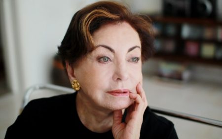 Beatriz Segall deixa o hospital e família não revela estado de saúde