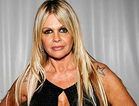 “Sei que não sou linda, sempre soube”, desabafa Monique Evans