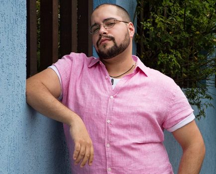 Tiago Abravanel “causa” com tubarão nos Estados Unidos