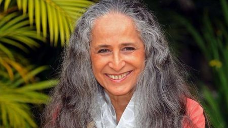 Maria Bethânia recebe alta no Rio após internação