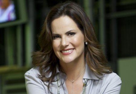 Filho de Renata Ceribelli exerce atividade surpreendente no exterior