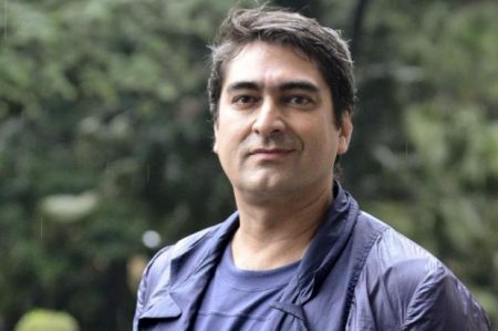 De férias, Zeca Camargo celebra viagem a Omã e é comparado a Glória Maria; veja