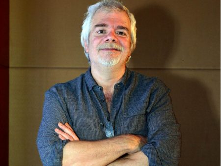Após deixar a Record, Carlos Lombardi negocia com canais fechados