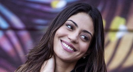 Carol Castro posta foto nua e tira seguidores do sério