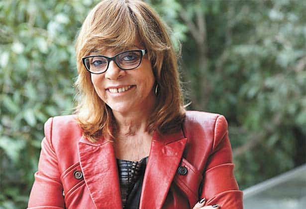 Após assumir dramaturgia semanal, Glória Perez dá expediente diário na Globo