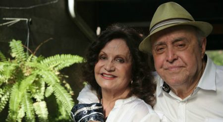 Rosamaria Murtinho posta foto beijando Mauro Mendonça e encanta fãs