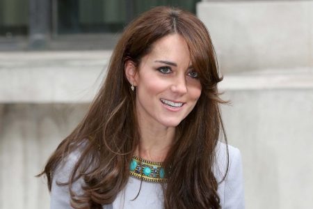 Kate Middleton surfa na onda da Inglaterra