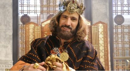 Longe das novelas, Leonardo Brício comemora nova fase e fala de volta à TV