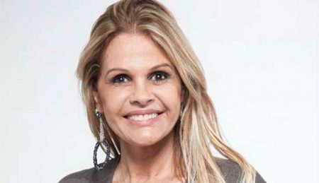 Revoltada, Monique Evans faz desabafo sobre críticas que recebe