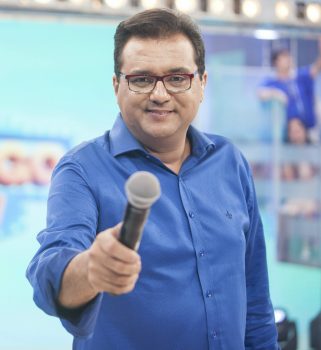 Audi&ecirc;ncia da TV: &ldquo;Domingo Show&rdquo; fecha 2017 na vice-lideran&ccedil;a