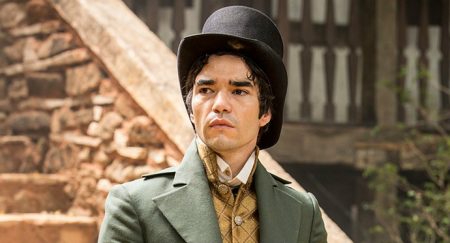 Série inglesa com Caio Blat estreia em janeiro