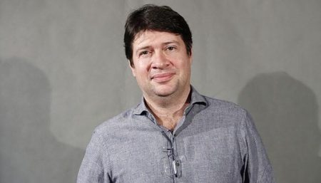 Autor de “Deus Salve o Rei” pede sigilo em “cenas de reviravolta”