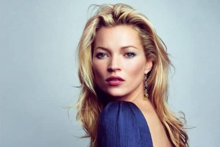 Kate Moss surpreende e aparece nua em ensaio