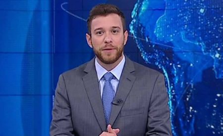 Cassius Zeilmann leva cinco pontos após acidente no palco do “Domingo Legal”