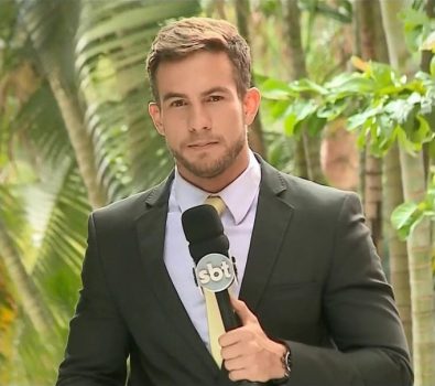 Daniel Adjuto curte férias plantando bananeira na praia: “Claro que não deu certo”