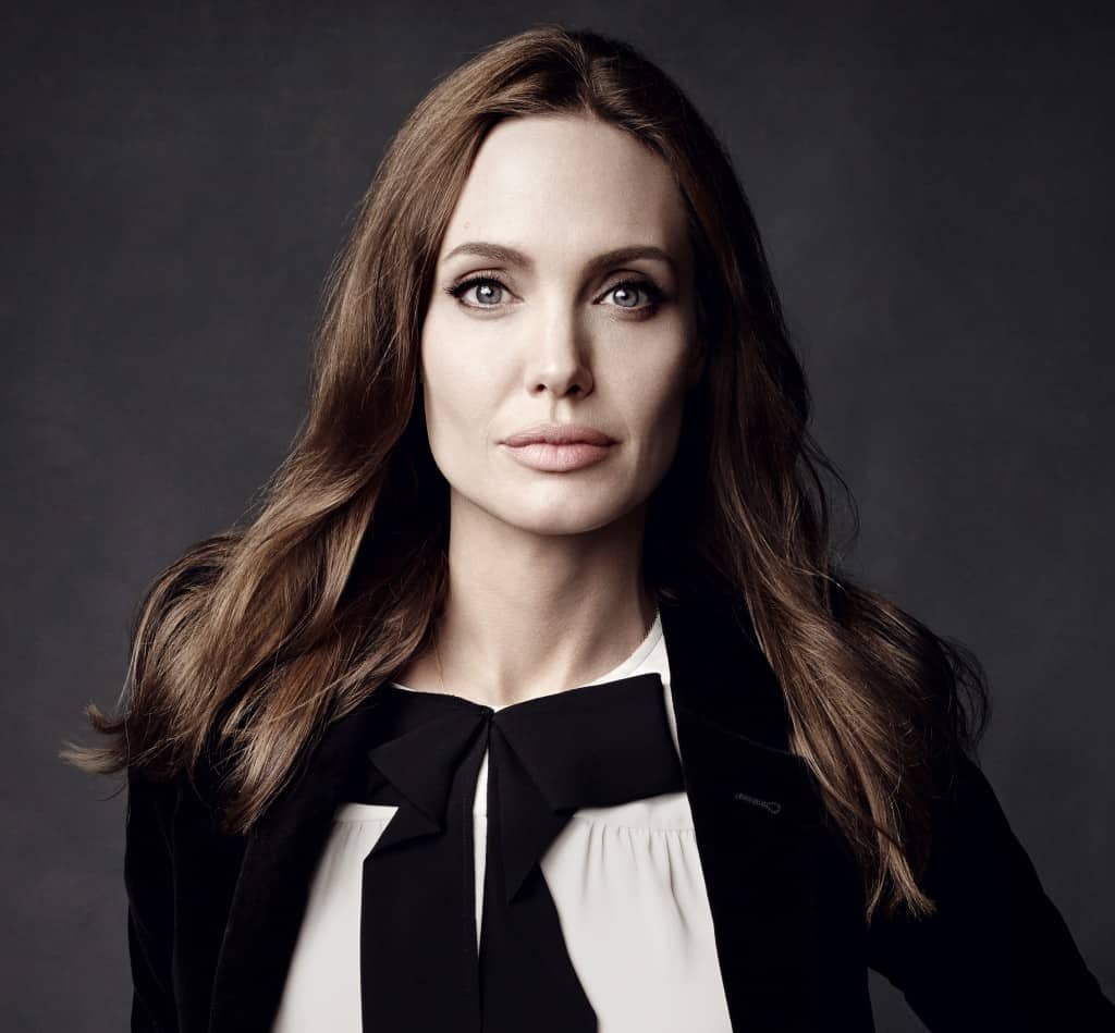 Justiça obriga Angelina Jolie a liberar filhos para Brad Pitt
