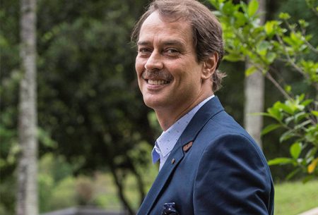 Sem contrato com a Globo, Marcello Antony e Carolina Kasting farão novela em Portugal