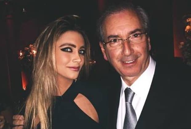 Filha de Eduardo Cunha tira o sutiã e quase mostra demais