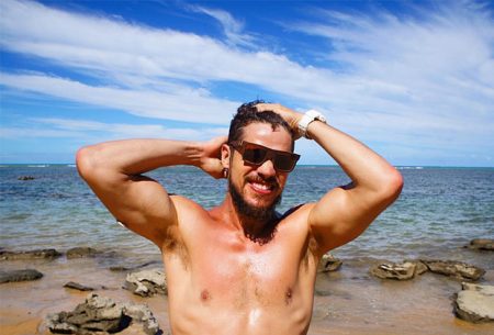 José Loreto mostra barriga sarada e seguidores comentam tanquinho