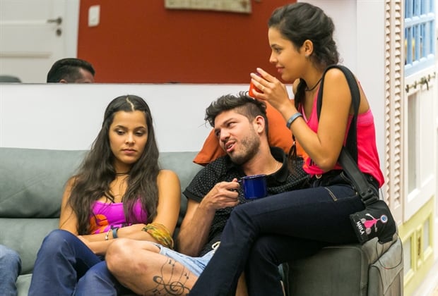 Divulgação/ TV Globo Ex-BBB barra Emilly e Mayla em festão de aniversário que custou R$ 300 mil