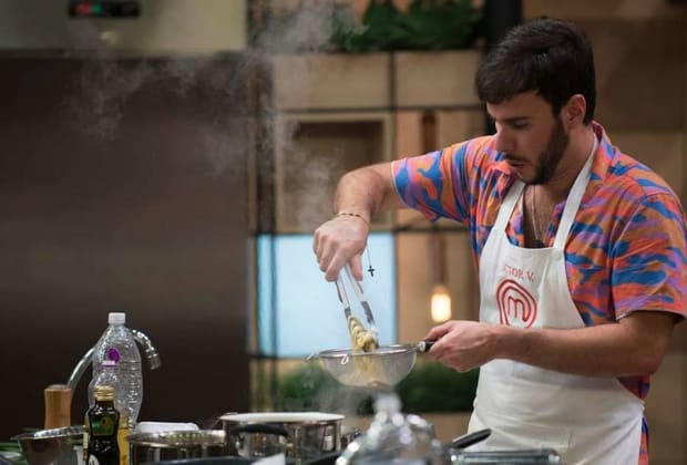 Divulgação / Band Após eliminação no "MasterChef", Victor V. manda indireta em rede social