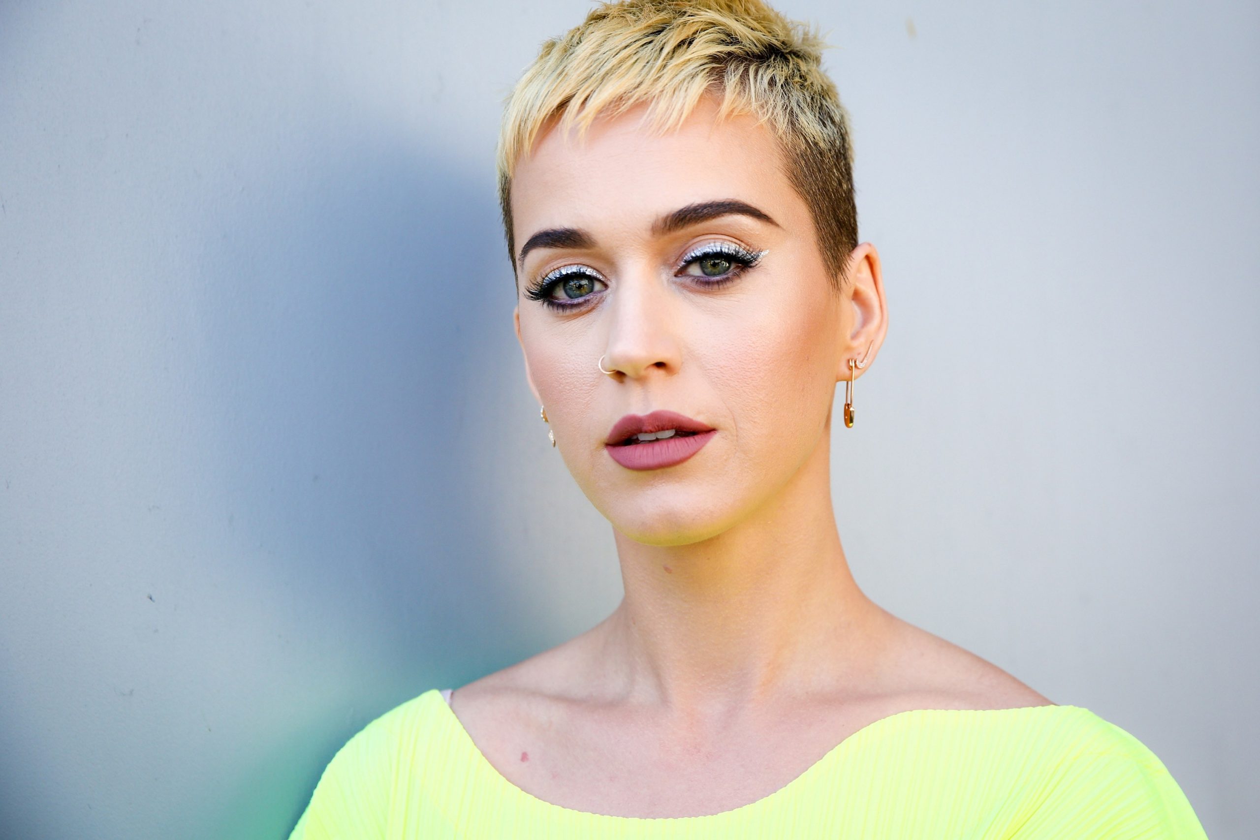 Katy Perry conversa com Titi em videochamada e impressiona a web