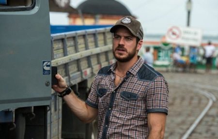 Após recusar contrato e assinar com Netflix, Marco Pigossi volta à Globo