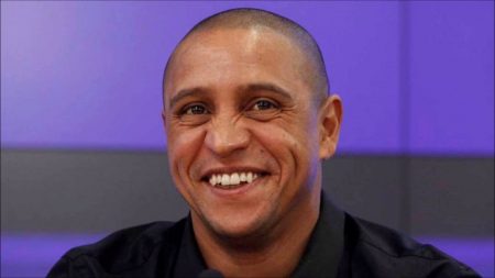 Ex-jogador Roberto Carlos é acusado de mover ação de despejo contra os filhos