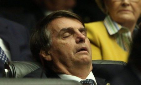 Jair Bolsonaro ataca a Globo e diz que vai tirar publicidade de Fátima Bernardes e do BBB, se eleito