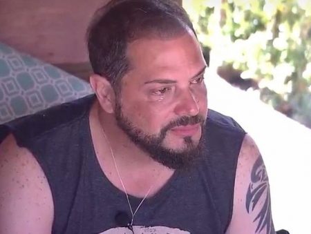Marido de Andréa Sorvetão, Conrado descobre grave doença após hospitalização às pressas