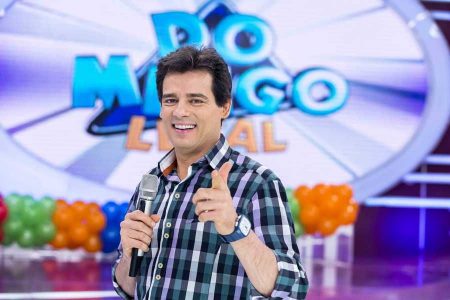 Celso Portiolli ganha folga do SBT, viaja para à Rússia e tieta Neymar; veja